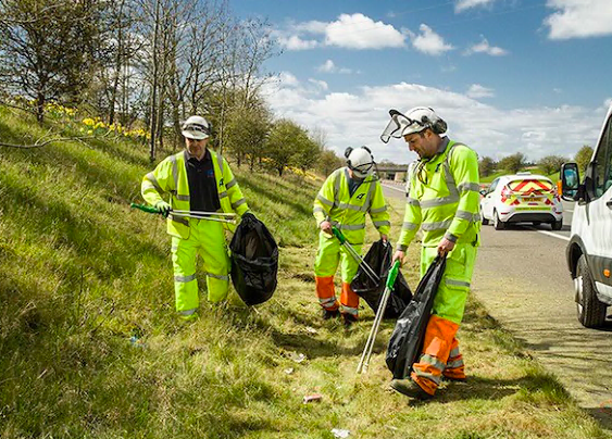  National Highways’ contractors collect litter from the roadside