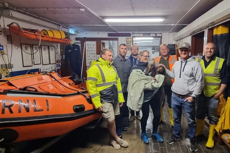 Woody the sprocker spaniel with Port Isaac RNLI crew and Jenny Pickles