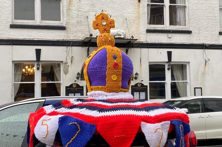 Launceston Knit ‘n’ Natter Group, which meets in the Gateway Centre’s Cafe Avodah, have been working hard these past few months to get their spectacular knitted displays completed ahead of the Platinum Jubilee Weekend