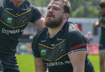 Ashton signs new deal with Choughs