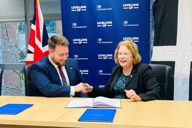 Council leader Linda Taylor signing the deal with Levelling Up Minister Jacob Young