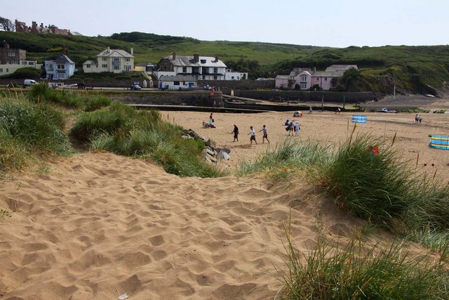 A sand dune at Summerleaze Beach (Steve Daniels/Geograph)
