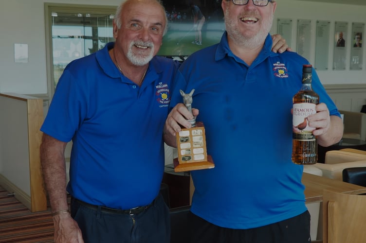 The President's Trophy winner James Simpson alongside Seniors captain, Chris de Beaufort.