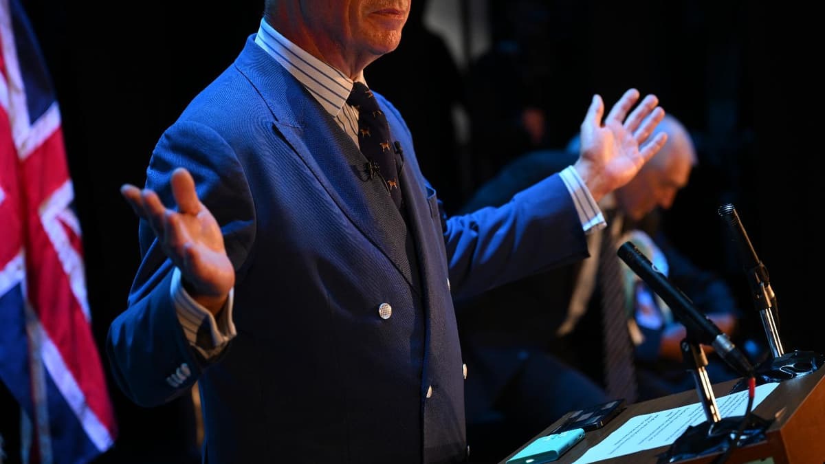 Nigel Farage announces resignation in order to force a by-election