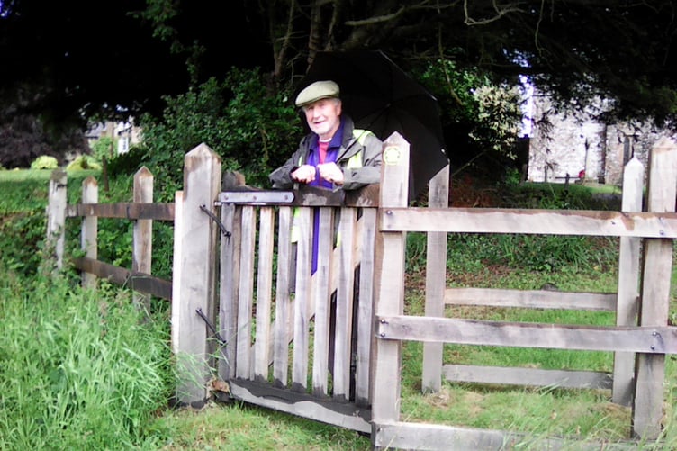 The stile between the churchyard and the parkland has been replaced with a beautifully crafted wooden gate