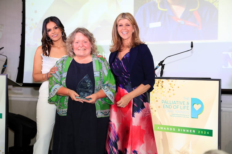 MS Siobhan Aris with award