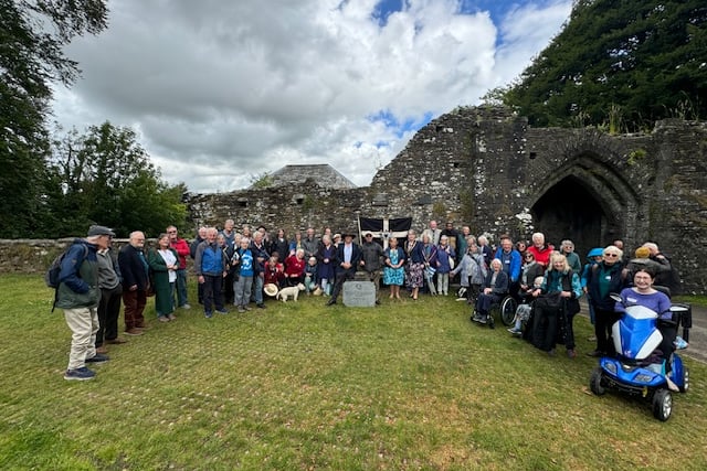 There was a large gathering in the grounds of Launceston Castle for the unveiling a plaque to mark 400 years since the birth of religious radical Quaker George Fox