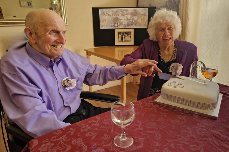 Bill and Eileen Pett cutting their platinum wedding anniversary cake