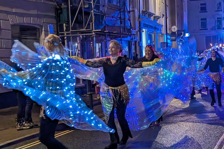 DAZZLING costumes for Kelliwik Golowi