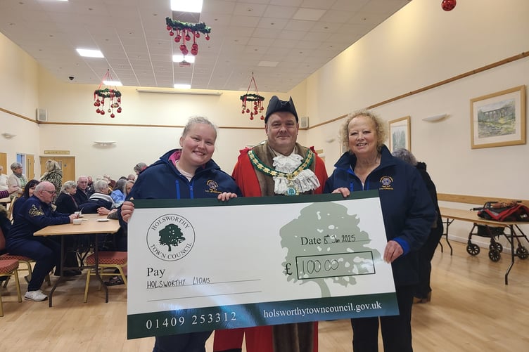Cllr Nigel Kenneally, the mayor of Holsworthy, pictured presenting a cheque for £100 to the Holsworthy Lions. (Picture: Holsworthy Town Council)