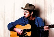 Rich Hall bringing his sharp comedy to Launceston and St Austell