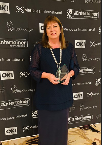 Karen Stoyles Cornwall Bereavement midwife with her award