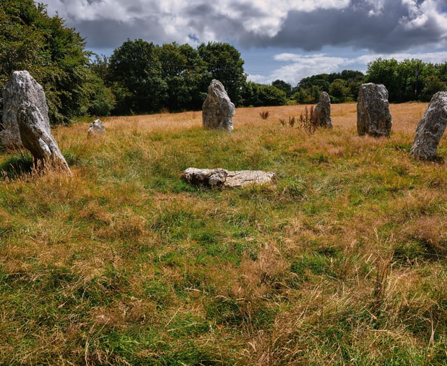Druids and Bards strike peaceful Midsummer pact in Cornwall