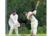 Luckett look to avoid banana skin as trio look to close the gap