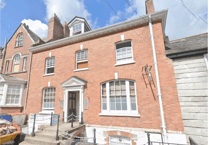 Planning: Dental surgery seeks to replace fences amid falling risk