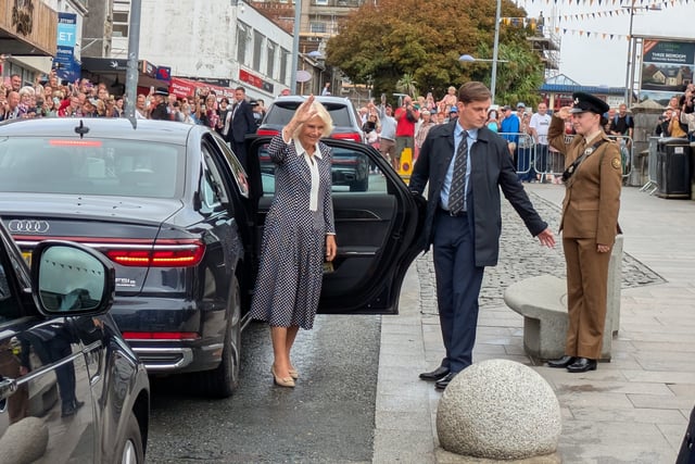 Queen visits project that supports vulnerable young people