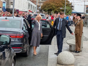 Queen visits project that supports vulnerable young people