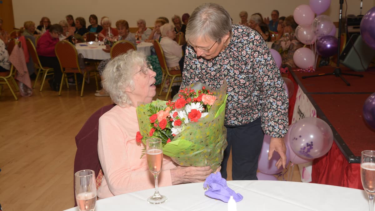 Holsworthy Ladies Skittle Leagueは60周年を祝います