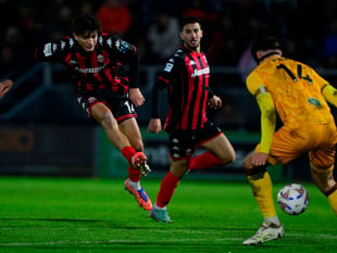 Jennings brace halts brave City comeback