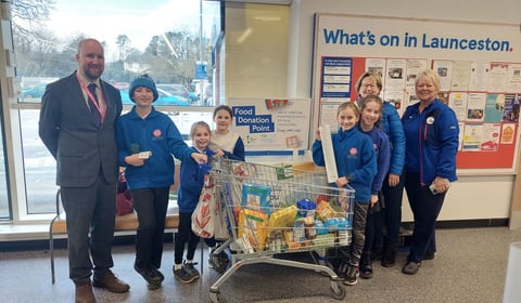 School council support families with food bank donation