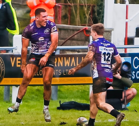 Moody helps inspire Pirates back to winning ways against Exiles