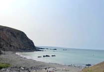 Coastal Cornwall: Glow worms at the beach and a mansion that disappeared