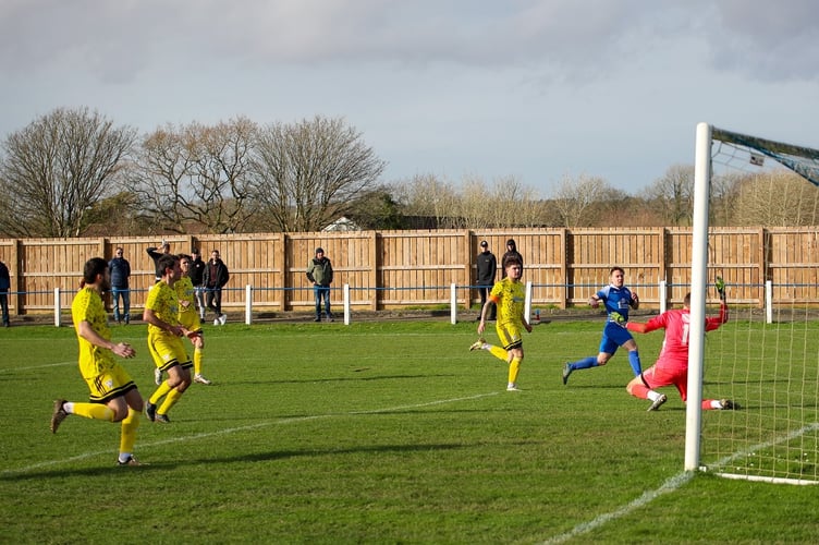 Liskeard Ath v Elburton Villa.