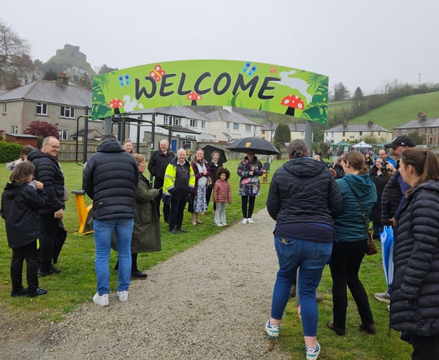 Mayor officially reopens renovated park 