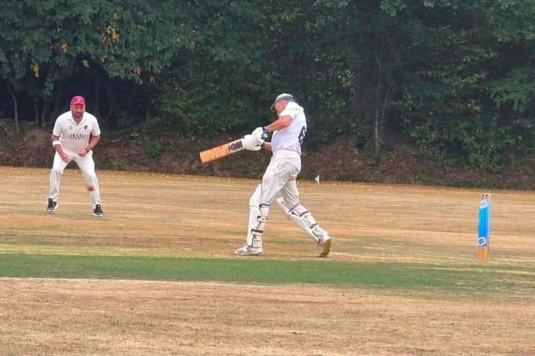 Kevin Beare defies the Newquay bowlers.