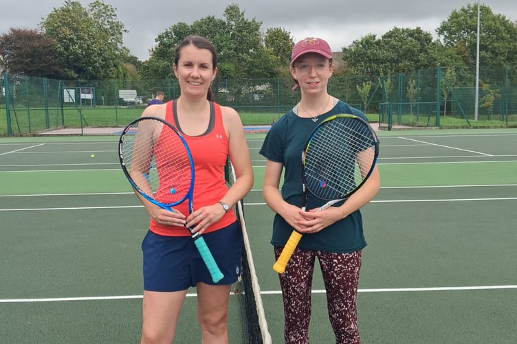 Hayley Frayn (left) overcame Charlotte Halls in a rematch of last year's final.